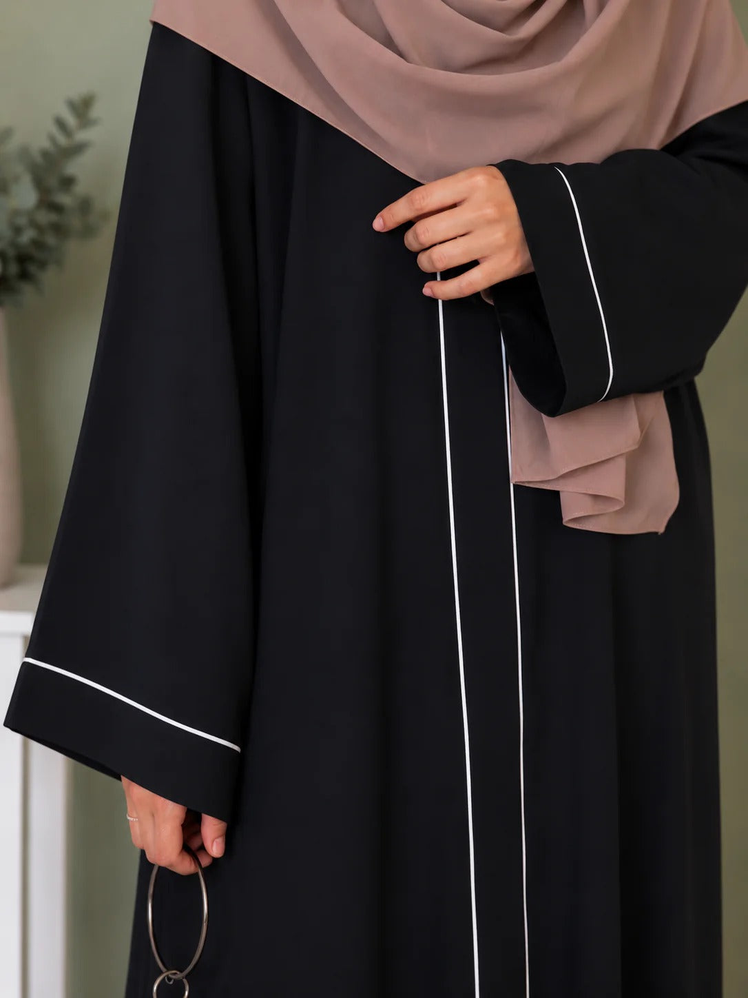 Black Piping Front _Open Abaya🖤🤍